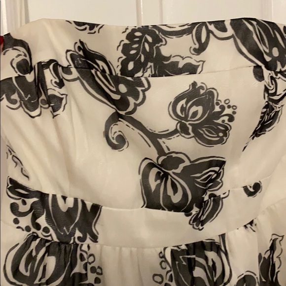 Black and white, bubble bottom cocktail dress - Picture 2 of 3